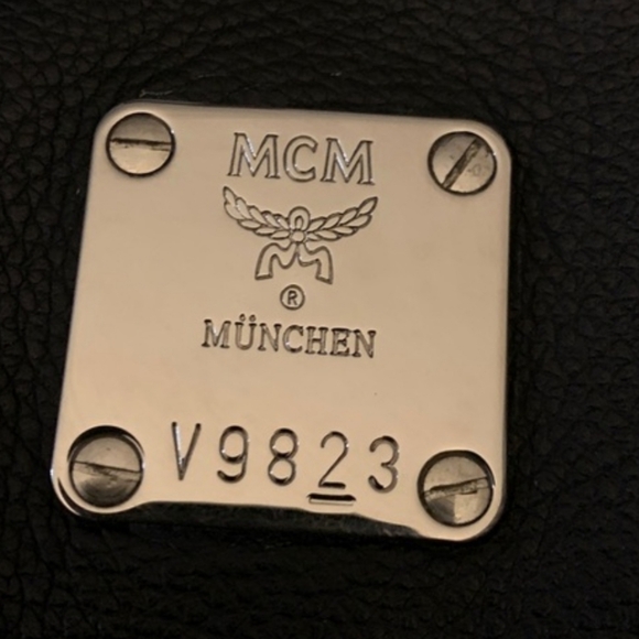 MCM Black Leather Satchel with Silver Accents - Vintage - Picture 5 of 7